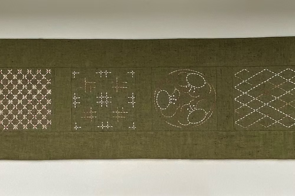 BeBe Bold Seven Treasures Table-Runner Kit (Moss Green)