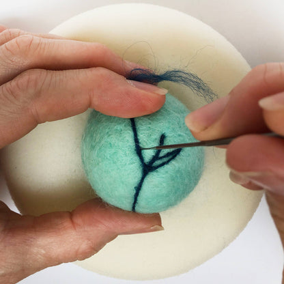 Bergin & Bath Needle Felting Kit: Christmas Baubles