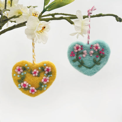 Bergin & Bath Needle Felting Kit: Heart Decorations