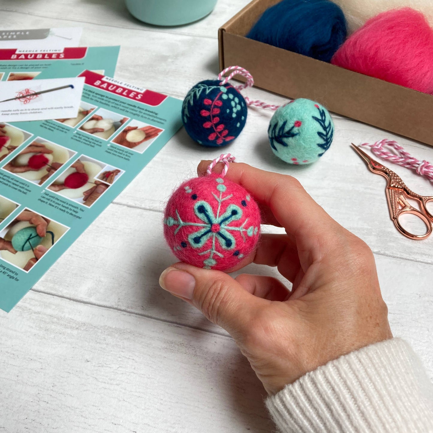 Bergin & Bath Needle Felting Kit: Christmas Baubles