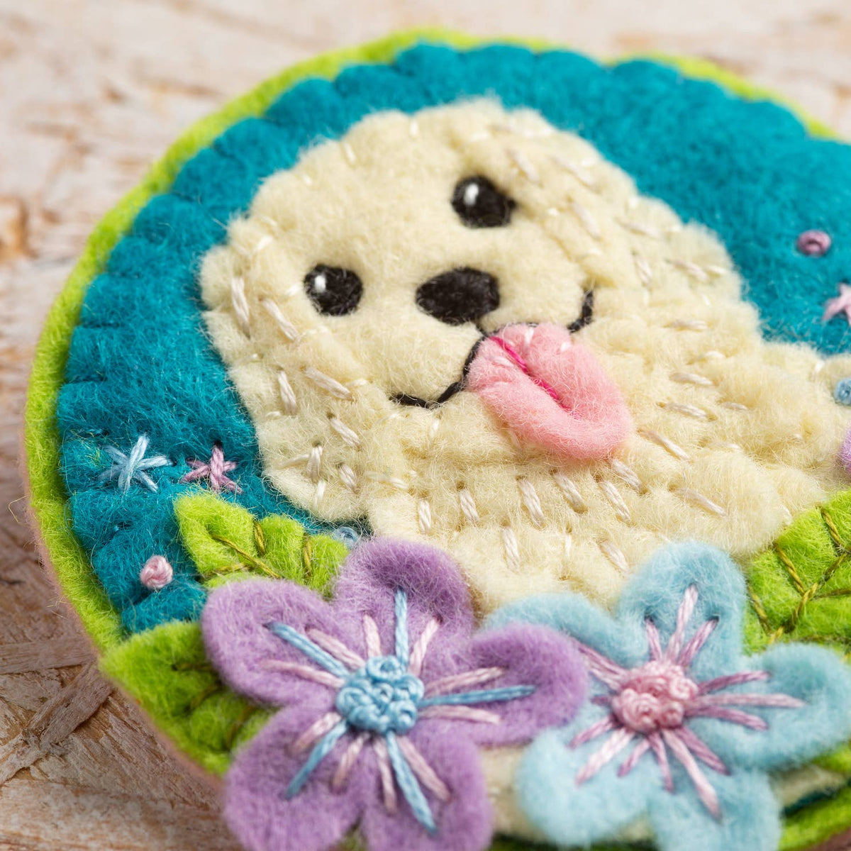 Hawthorn Handmade Golden Retriever Felt Craft Brooch Kit