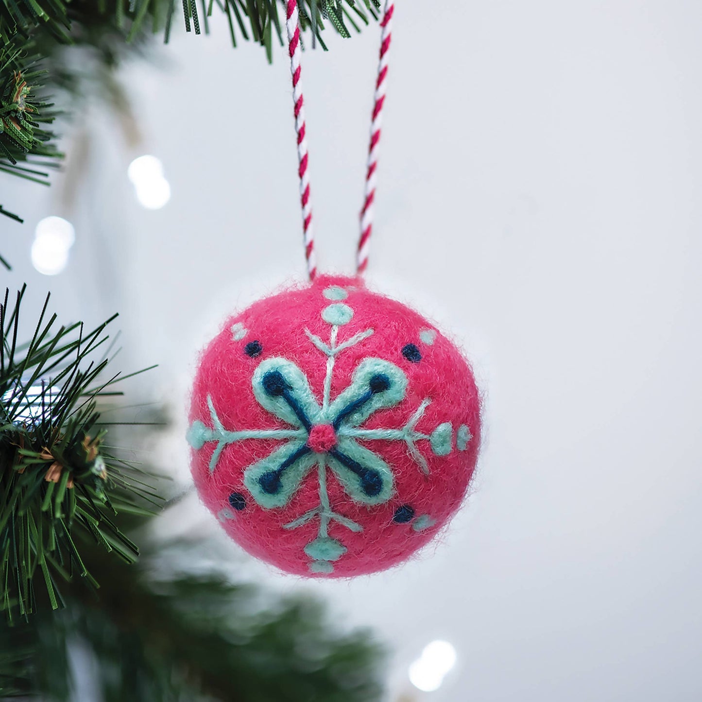 Bergin & Bath Needle Felting Kit: Christmas Baubles