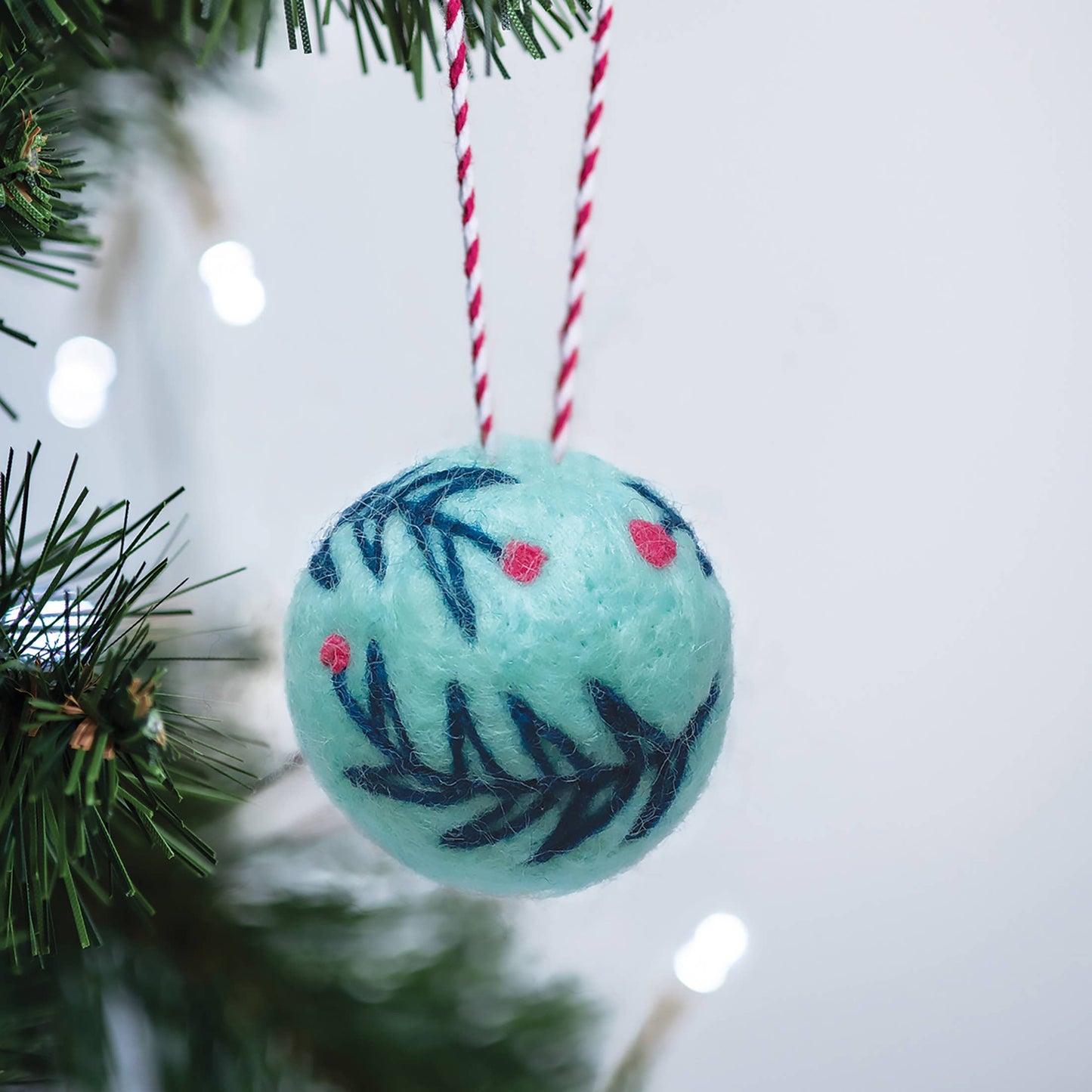 Bergin & Bath Needle Felting Kit: Christmas Baubles