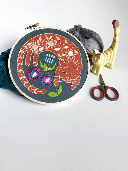 Rikrack Garden Cat Embroidery Kit