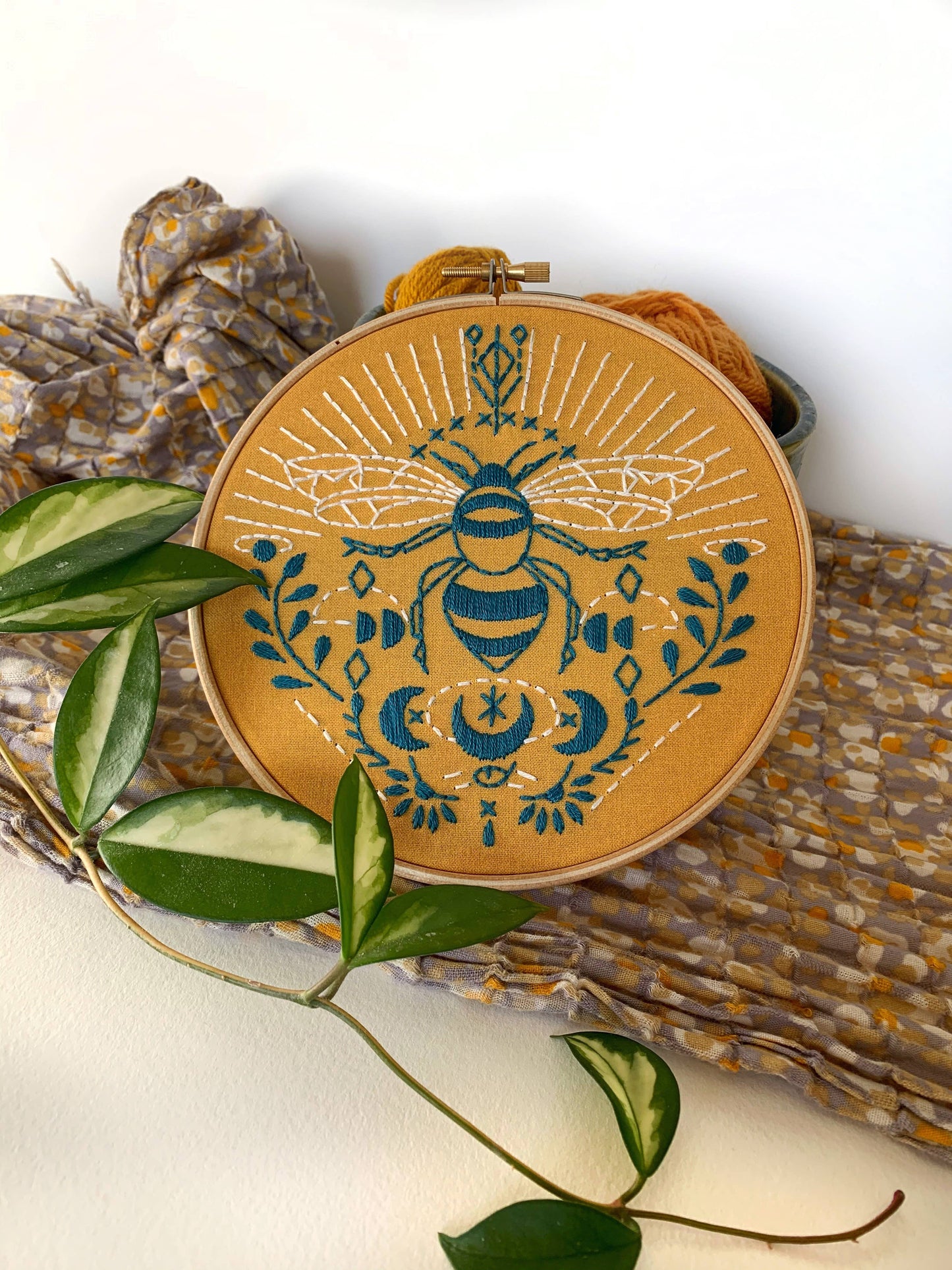 Rikrack Bee Embroidery Kit