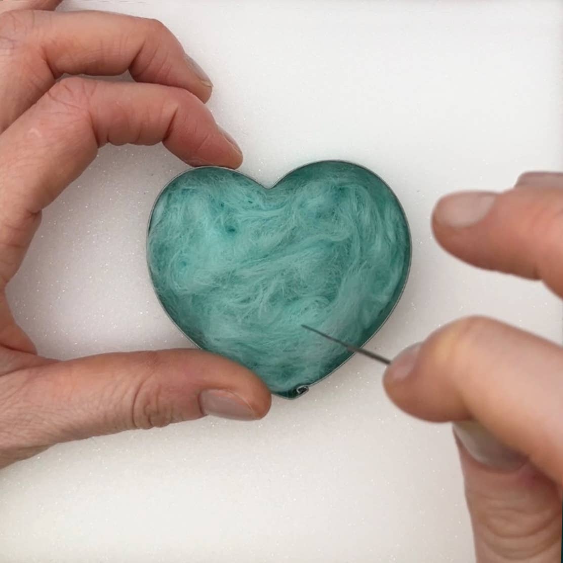 Bergin & Bath Needle Felting Kit: Heart Decorations