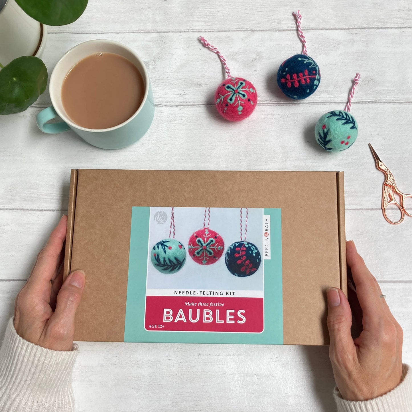 Bergin & Bath Needle Felting Kit: Christmas Baubles