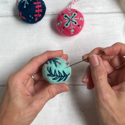 Bergin & Bath Needle Felting Kit: Christmas Baubles