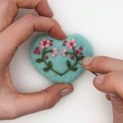 Bergin & Bath Needle Felting Kit: Heart Decorations