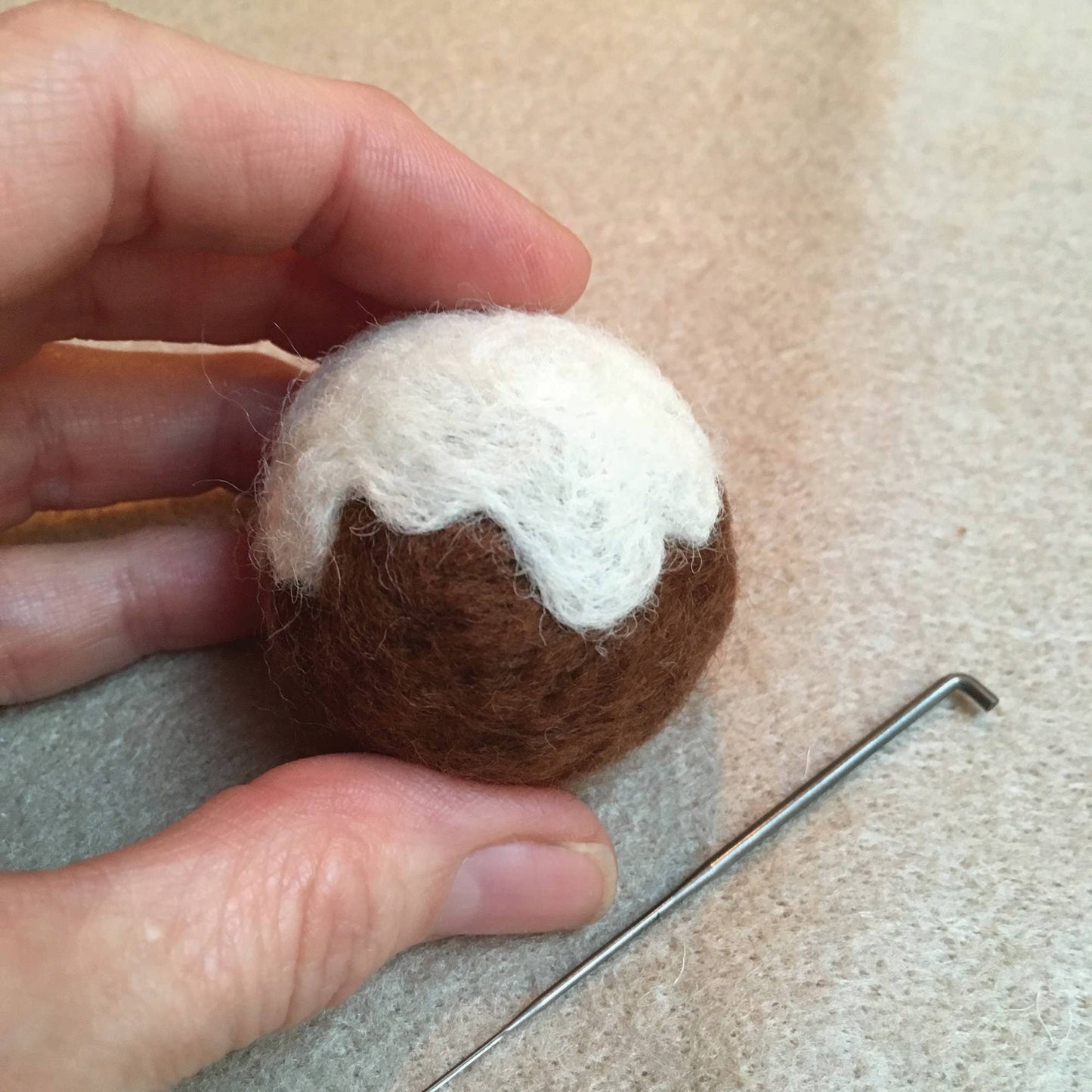 Bergin & Bath Needle Felting Kit: Two Christmas Puddings