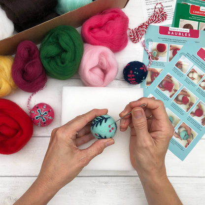 Bergin & Bath Needle Felting: Christmas Bumper Kit