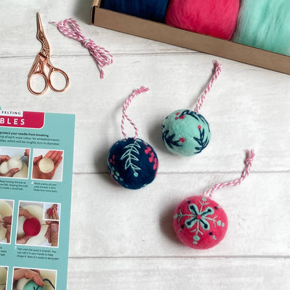 Bergin & Bath Needle Felting Kit: Christmas Baubles