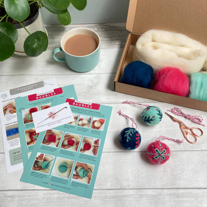 Bergin & Bath Needle Felting Kit: Christmas Baubles