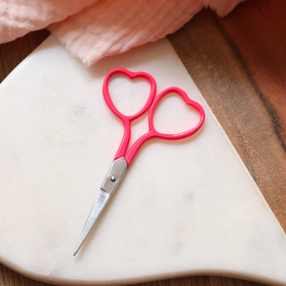 Lise Tailor Heart Embroidery Scissors: Vivid purple