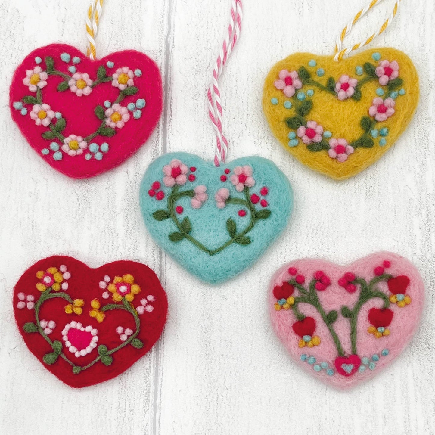 Bergin & Bath Needle Felting Kit: Heart Decorations