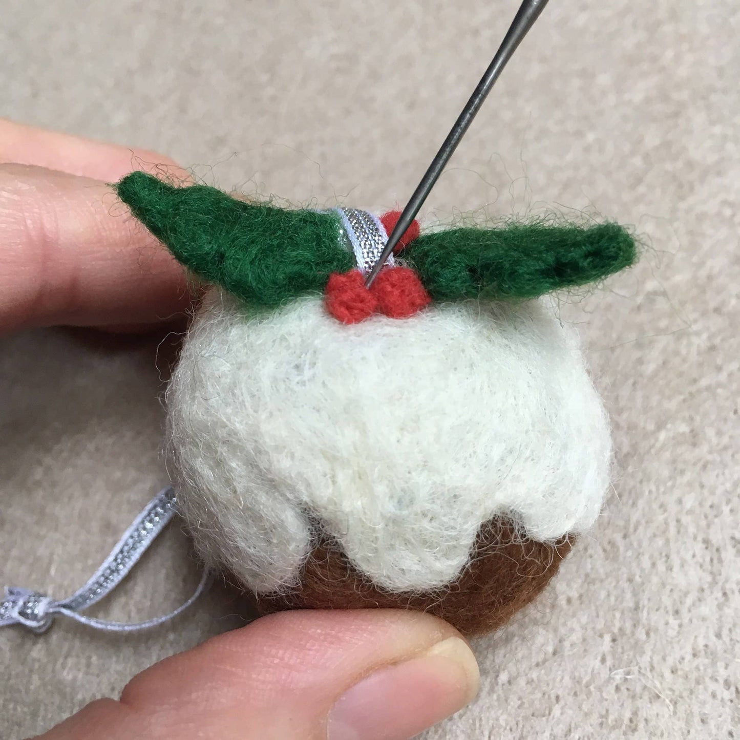 Bergin & Bath Needle Felting Kit: Two Christmas Puddings