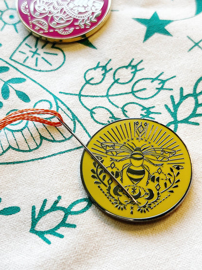 Rikrack Bee Needle Minder